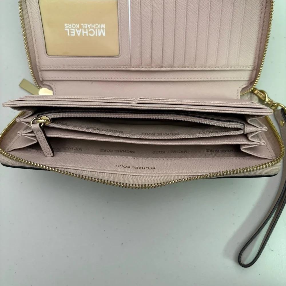 Michael Kors Jet Set Leather Phone Case Wristlet Wallet